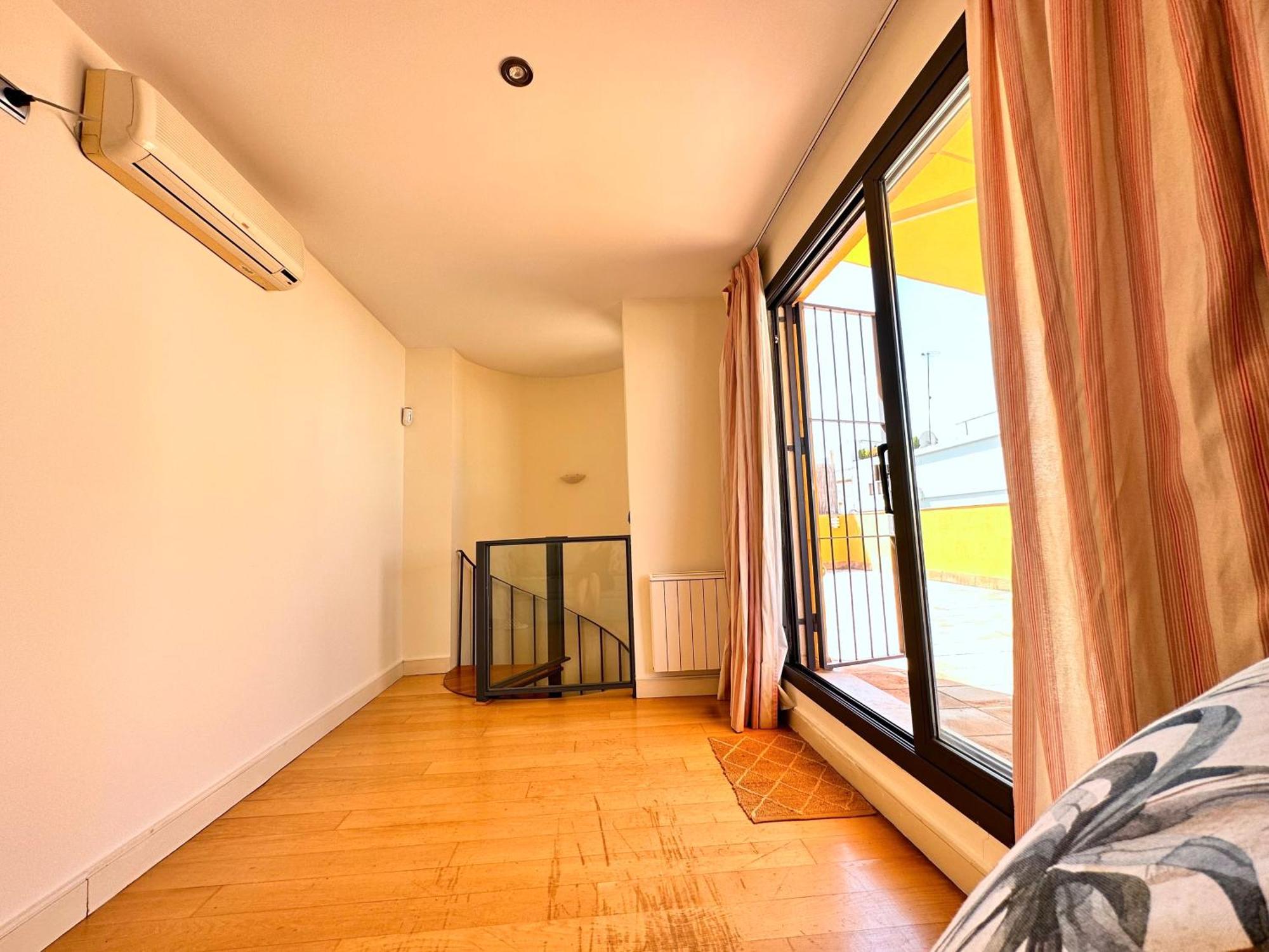 Penthouse Near Cathedral Private Rooftop Private Parking — Photos 1